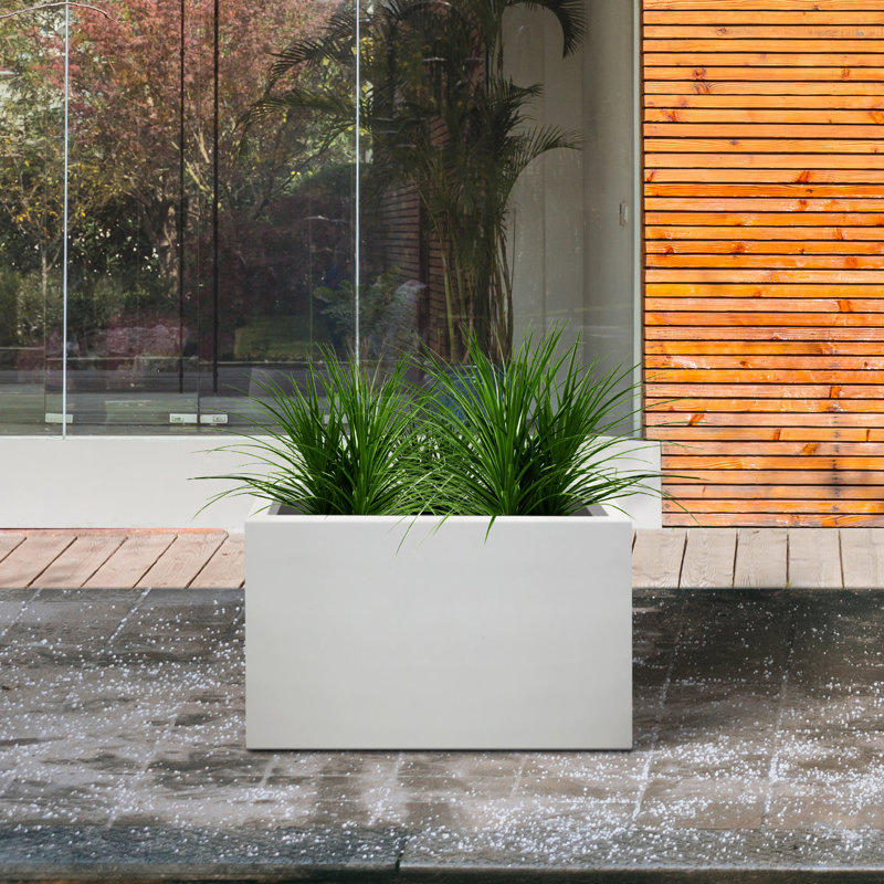 Pot à fleurs en béton