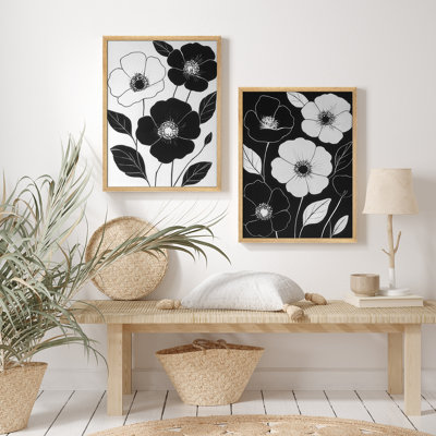 «Black and White Floral Contrast», ensemble de 2 reproductions d'art encadrées à motif floral contrastant encadrées de motifs botaniques modernes pour un salon contemporain ou un couloir