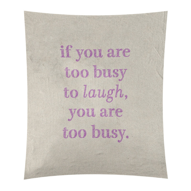Tapisserie en polyester pour le temps pour les citations de rire, H 80 po x l 68 po, Blanc / violet
