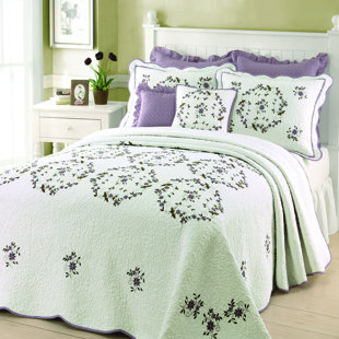 Gwen White/Lavender 100% Cotton Bedspread