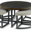 Table basse avec tabourets
