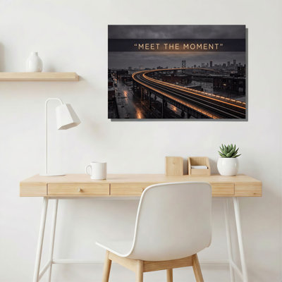 «Golden Light Trails On Curved Highway Over City Skyline», art mural sur toile