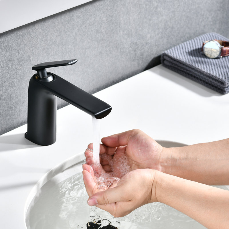 Robinet de salle de bain à un trou en noir mat