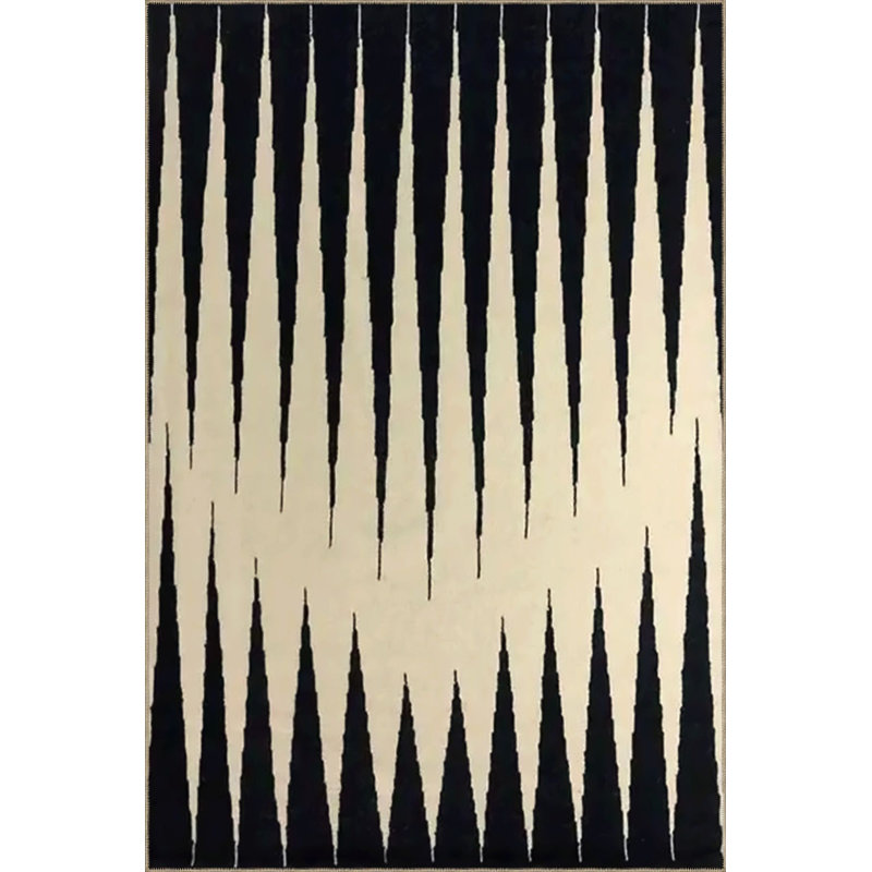 Tapis noir décoratif à motif géométrique triangulaire noir, Sous-tapis carré 4 pi 11 po inclus