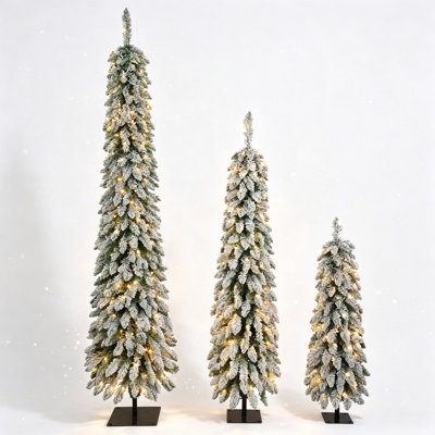 Sapin de Noël artificiel élancé, pré-illuminé et recouvert de neige, de 1,20 m à 1,80 m de hauteur, avec 750 extrémités de branches, 480 lumières DEL blanc chaud, 8 modes d'éclairage et une base en métal pour la décoration intérieure des fêtes.