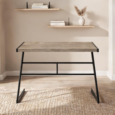 Bureau d'ordinateur compact de 48 pouces avec plateau en lin stratifié beige et base en métal noir en forme de Z