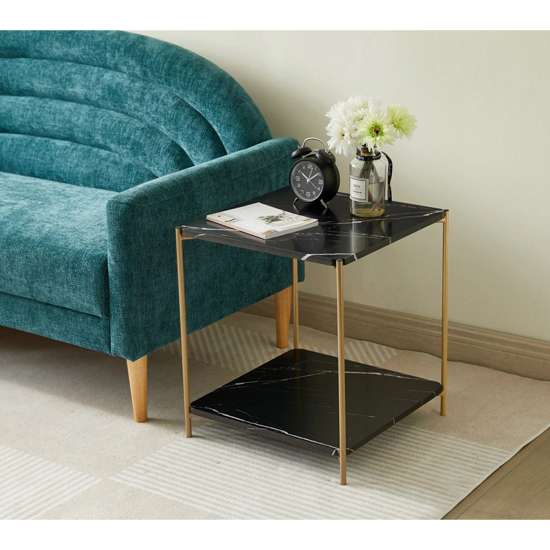 Table de bout Raevin avec tablettes de rangement en faux marbre et structure en métal, table de chevet pour chambre à coucher, salon ou table d'appoint moderne