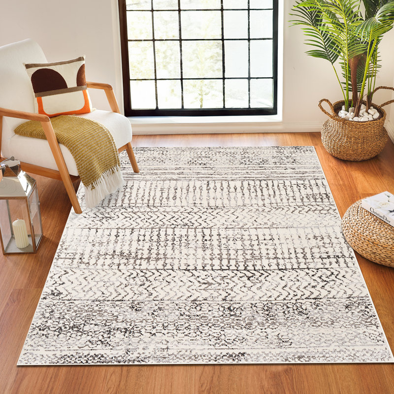 Derouen Oriental Area Rug, Rectangle 152 x 213cm