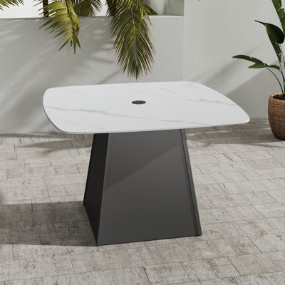 Table de salle à manger carrée blanche en aluminium fritté avec trou pour parasol