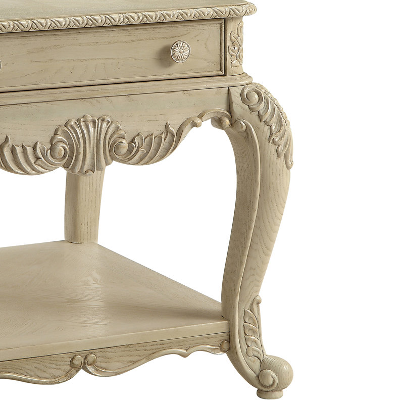 Table de bout blanche antique avec tablette inférieure, 26" H x 26" W x 28" D, White, White, Blanc