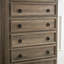 Grande commode de chambre moderne à six tiroirs avec sécurité anti-surmatelas, assemblage sans effort, rangement spacieux et touche médiévale distinctive