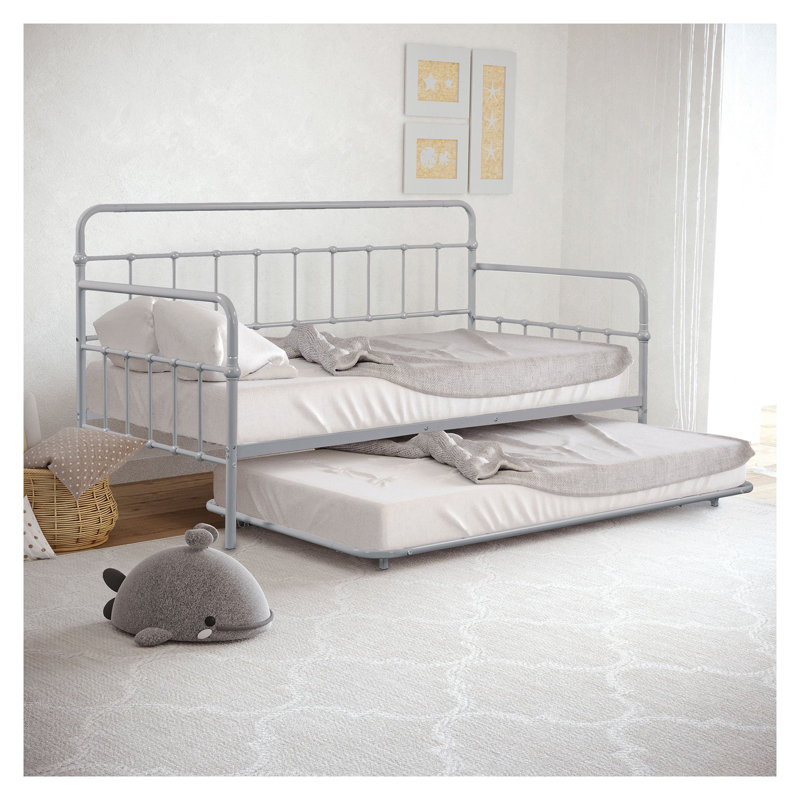 Lit de jour contemporain contemporain en métal argent avec couchette et structure inspirée des tuyaux