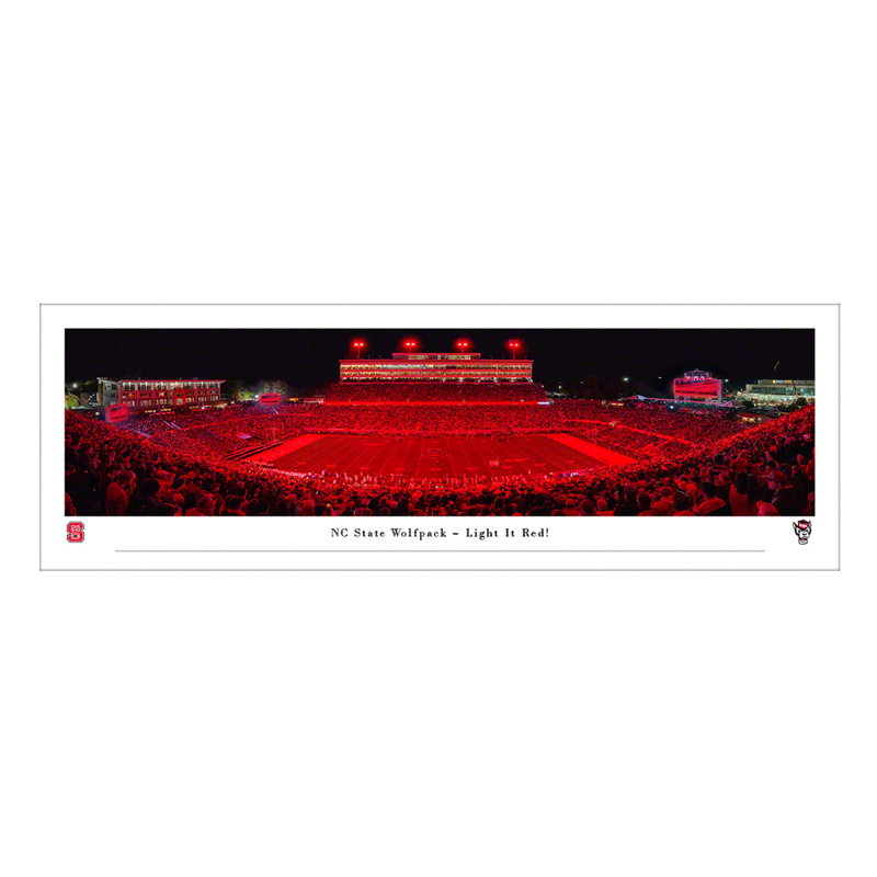 NC State Wolfpack - Light It Red! par James Blakeway - photographie sans cadre