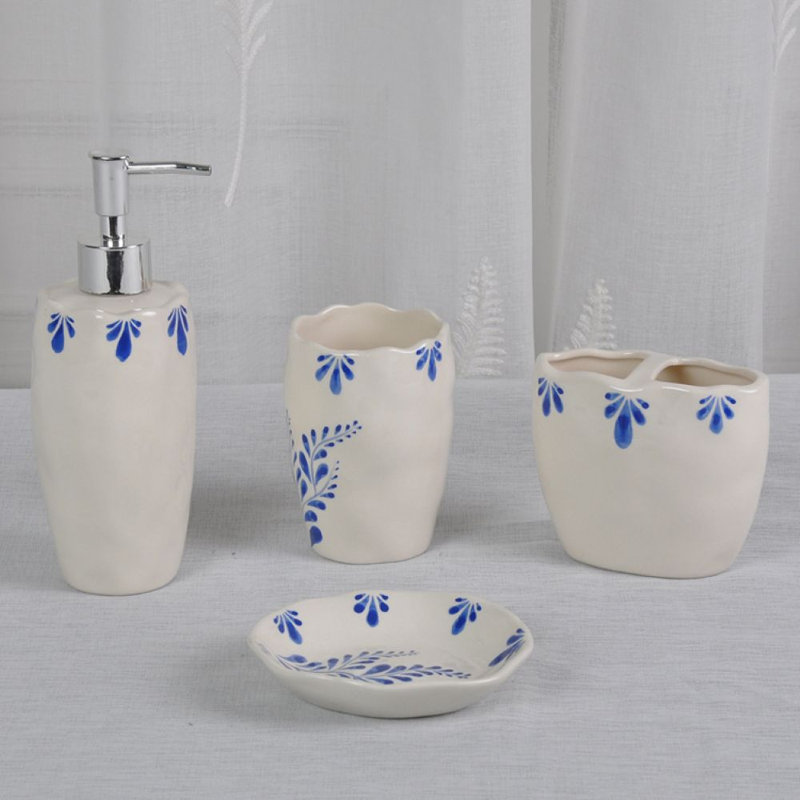 Ensemble d'accessoires de salle de bain blanc et bleu