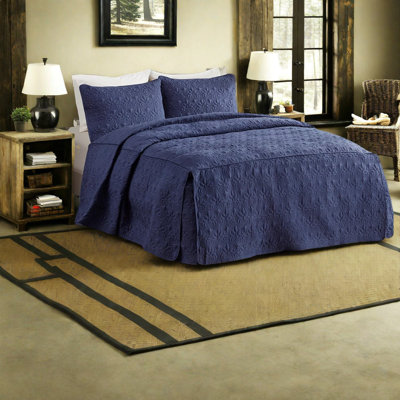 Durable Polyester Bedding Sets, Classic Navy Quilted Queen Style, Hypoallergenic Comfort For Home