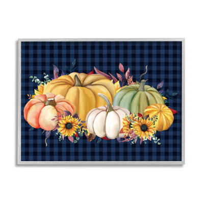 Tournesols et citrouilles, arrangement botanique à motif tartan bleu, estampe numérique encadrée noire, art texturé par Kim Allen