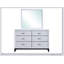 La commode blanche Glasgow G04390-D avec tiroirs spacieux et finition élégante en grain de bois est parfaite pour les chambres à coucher modernes.