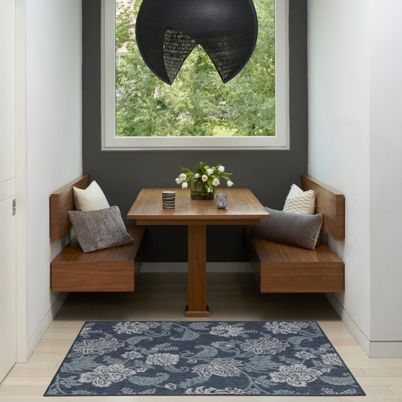 Rectangle Pamilyn Floral Polypropylene Indoor/Outdoor Area Rug in White/Navy Blue, Rectangle 3' x 5'