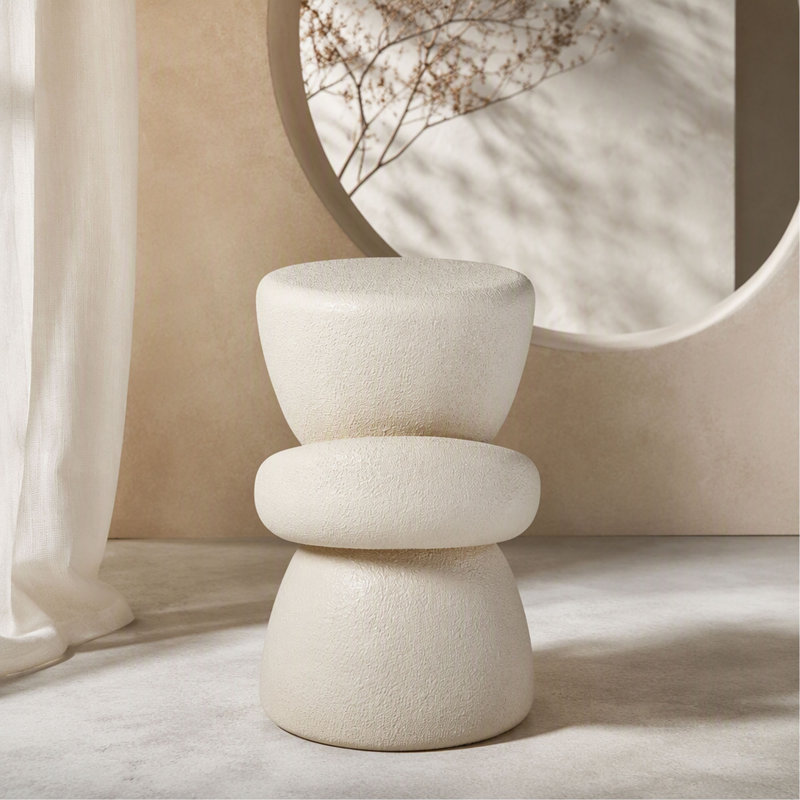 Table d'appoint 16,14 po x 13,78 po x 21,65 po empilable organique sculpturale, table de bout ronde en fibre de verre texturée crème pour le coin du canapé du salon, aucun assemblage requis.