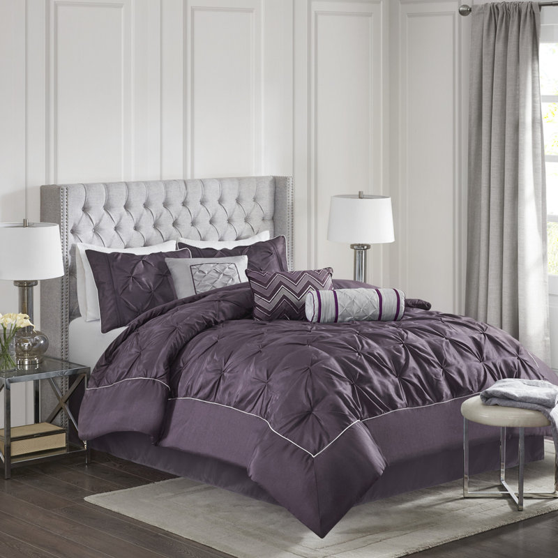 Édredon complet 7 pièces Plum - Élégante chambre à coucher avec détails