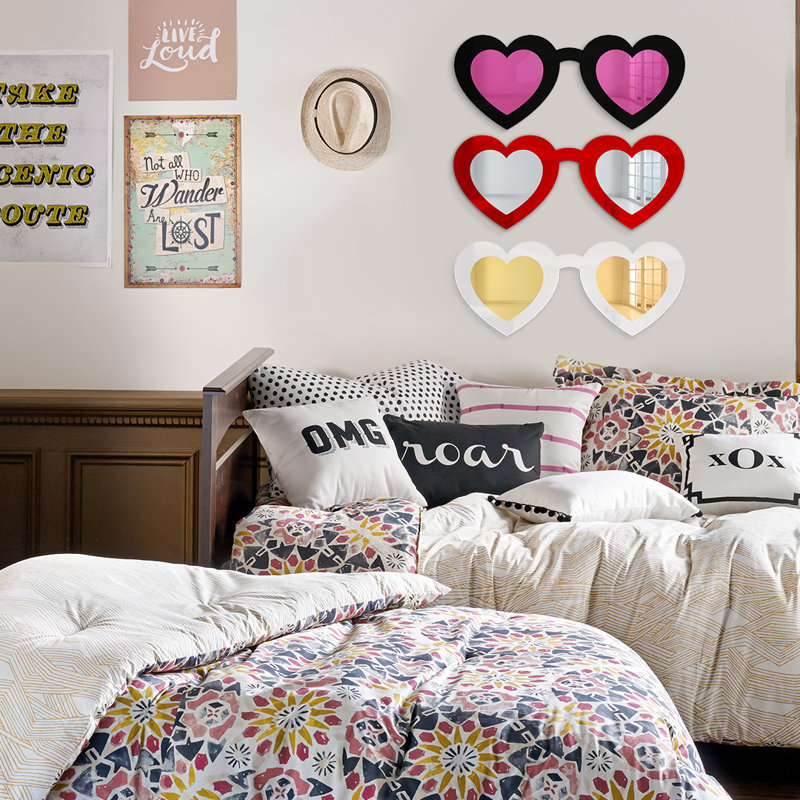 Décoration murale miroir lunettes de soleil en forme de cœur, H 12 po x l 24 po, Rose/noir