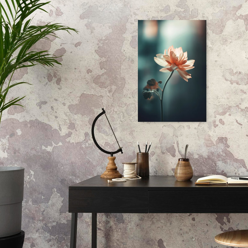 Sérénité des pétales - Affiche murale contemporaine et élégante représentant une fleur naturelle, H 24 po x l 16 po