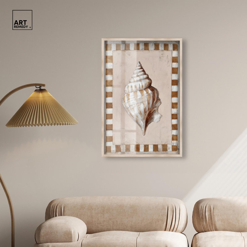 Spiral Shell II Shadowbox Print Boho Coastal Art par Art Remedy, cadre blond, 24 x 36, H 37 po x l 25 po, Cadre blond