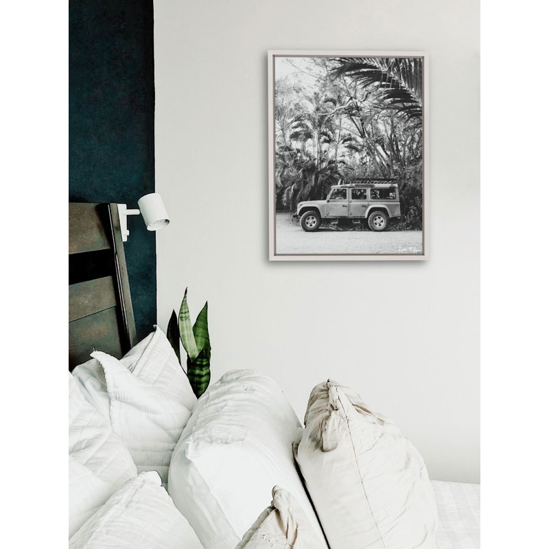 Traîneau tropical par Kristen M. Brown, H 27,5 po x l 21,5 po x P 1,25 po, Toile avec cadre blanc