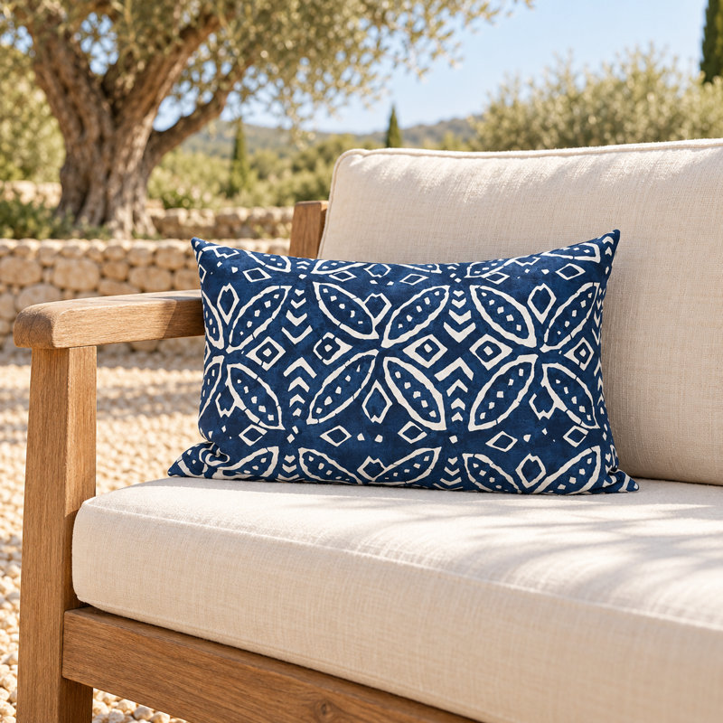 Batik extérieur indigo tropical, Rectangle H 12 po x l 18 po, Housse de coussin avec insert