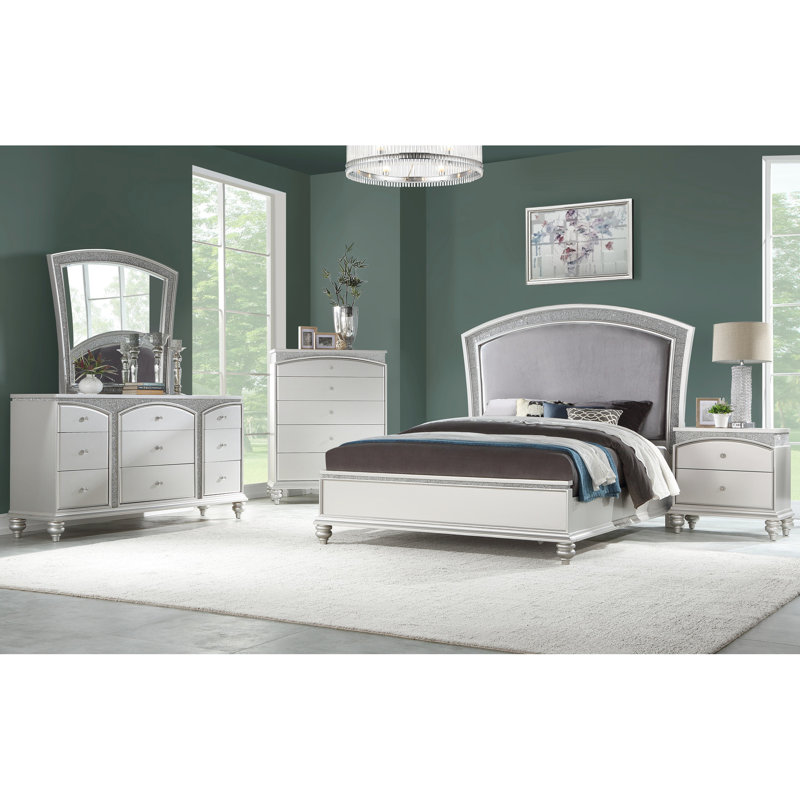 Lit très grand en tissu et finition platine - Splendide chambre à coucher essentielle. Tête de lit arquée avec des détails en strass moelleux et brillants. Rectangulaire à profil bas pour un look tendance. Peuplier robuste,