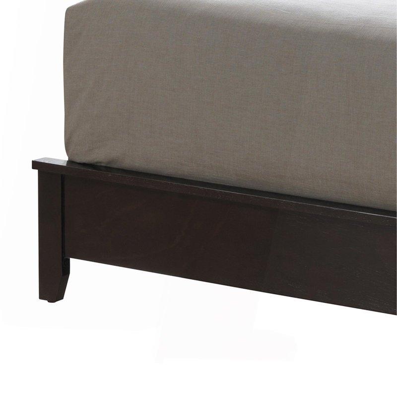 Charmant lit espresso au design transitionnel