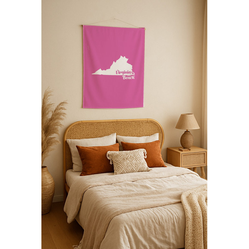 Home Sweet Virginia Beach — Silhouette de l'État de Virginie — Tapisserie murale tissée portrait, 36" H x 26" W