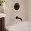 Ensemble de robinetterie de douche à trois fonctions avec douchette, pommeau de douche à 5 jets et soupape d'équilibrage de pression, bec de baignoire inclus-113343549