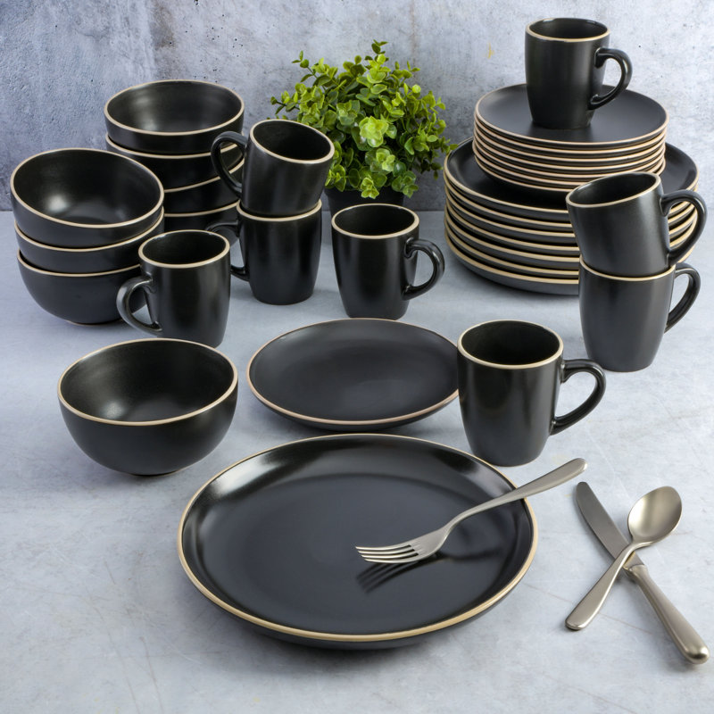 Black Ceramic 32-Piece Dinnerware Set with Matte Finish