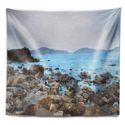 Tapisserie de polyester pierres de mer sur shore of port abri hk, avec accessoires suspendus inclus