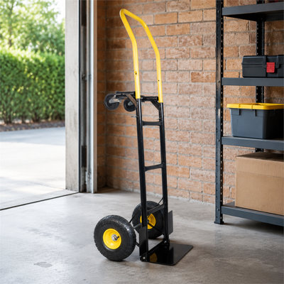 Chariot de manutention robuste 2 en 1 noir et jaune, plateforme métallique, capacité de 150 kg, convertible en 2 ou 4 roues, pneus pneumatiques de 21 cm et roulettes pivotantes de 5 cm