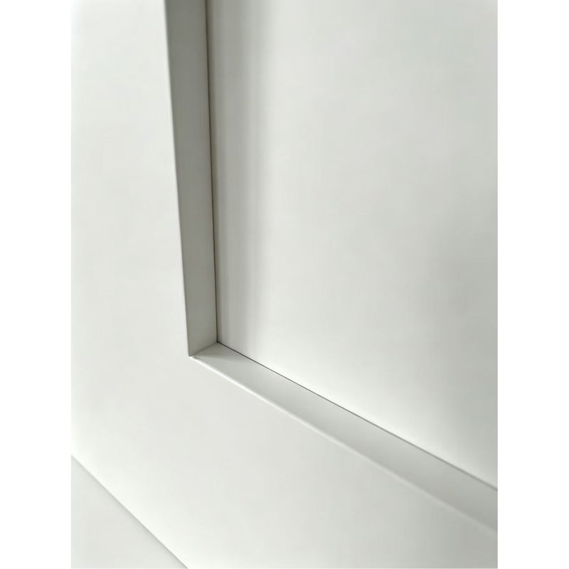 Panneau de porte intérieure en bois apprêté blanc Shaker à deux vantaux, 86,4 cm x 203,2 cm x 3,5 cm (34 po x 80 po x 1-3/8 po). L'emballage contient un panneau de porte.