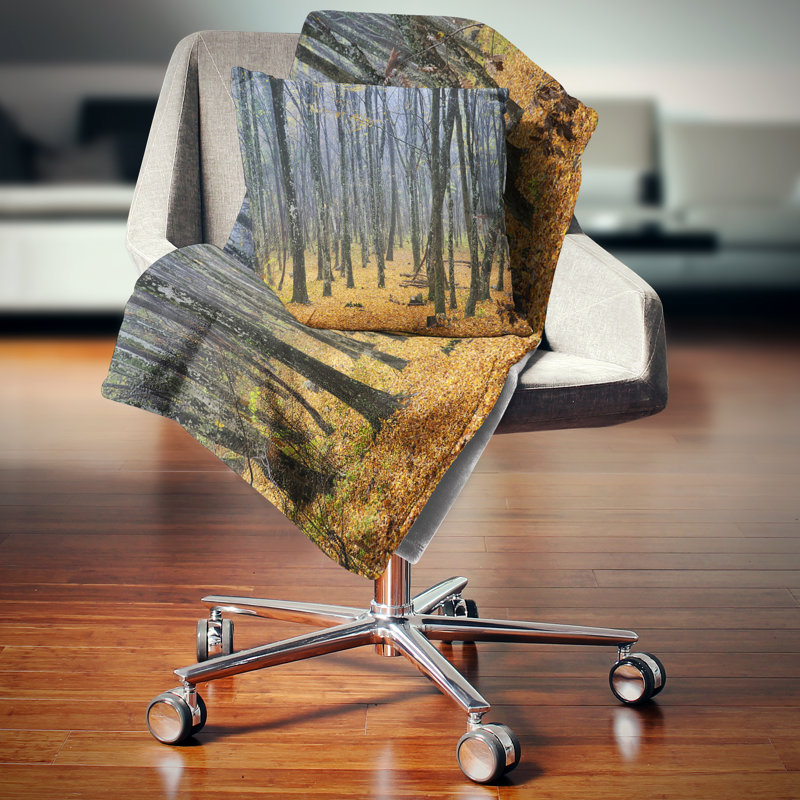 Coussin foncé à imprimé forêt foncée - Forêt d'automne, 16 po x 1 po, Carré