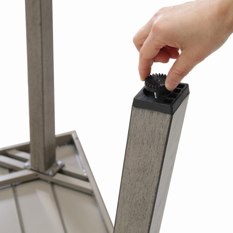 Table d'appoint d'extérieur en fer gris rustique peint à la main avec finition thermolaquée, plateau carré à lattes robuste pour une utilisation à l'intérieur ou à l'extérieur