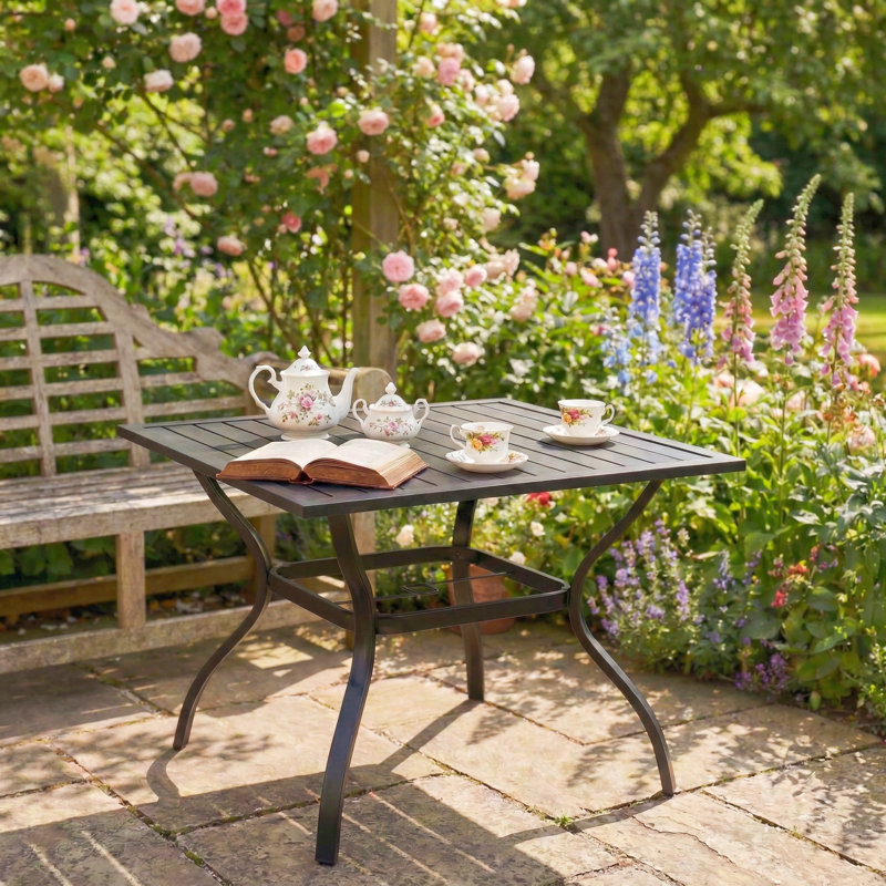 Table de salle à manger en métal et acier