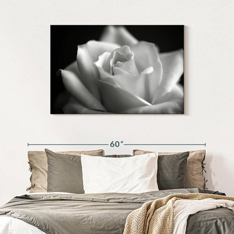Harnek BW Blooming White Rose, 30" H x 45" W