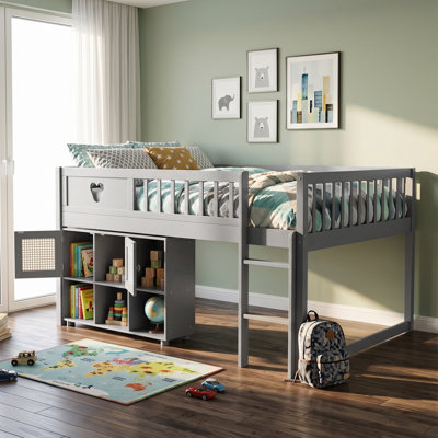 Lit mezzanine double pour enfants, structure de lit en bois avec tablette de rangement et armoire à porte en rotin, décor d'ours, peu encombrant, gris