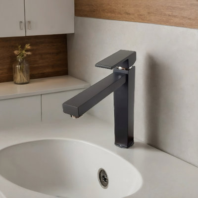 Piralla Kitchen Faucet