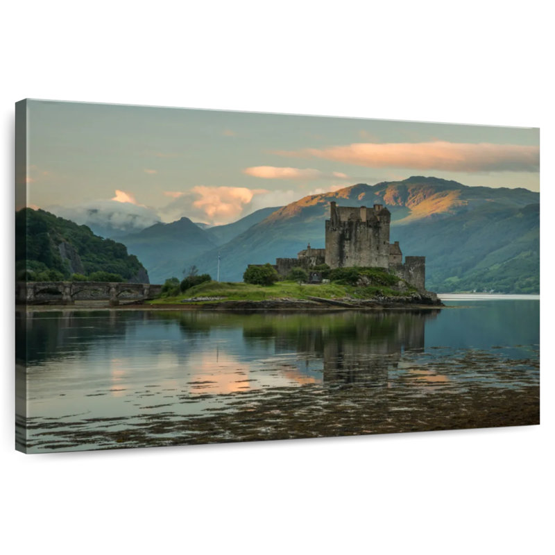 Lilie Eilean Donan Castle West