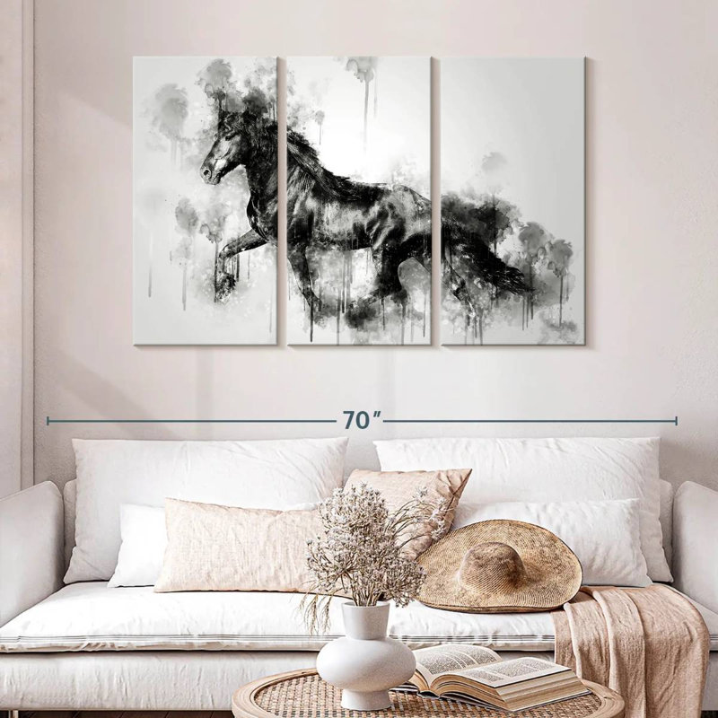 Cheval noir Brampt qui court en noir et blanc, H 32 po x l 50 po