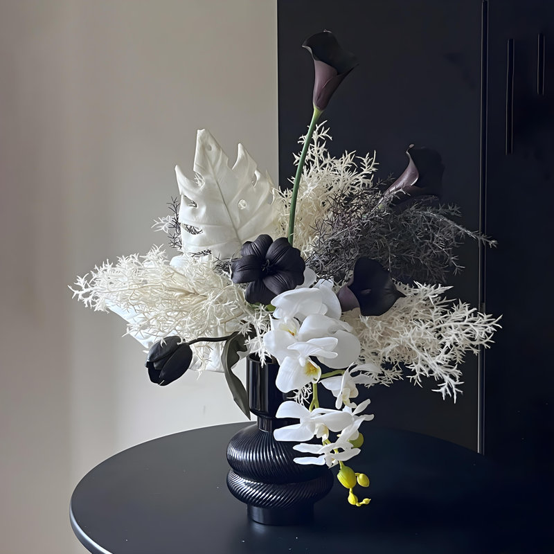 Ornements de fleurs simulées