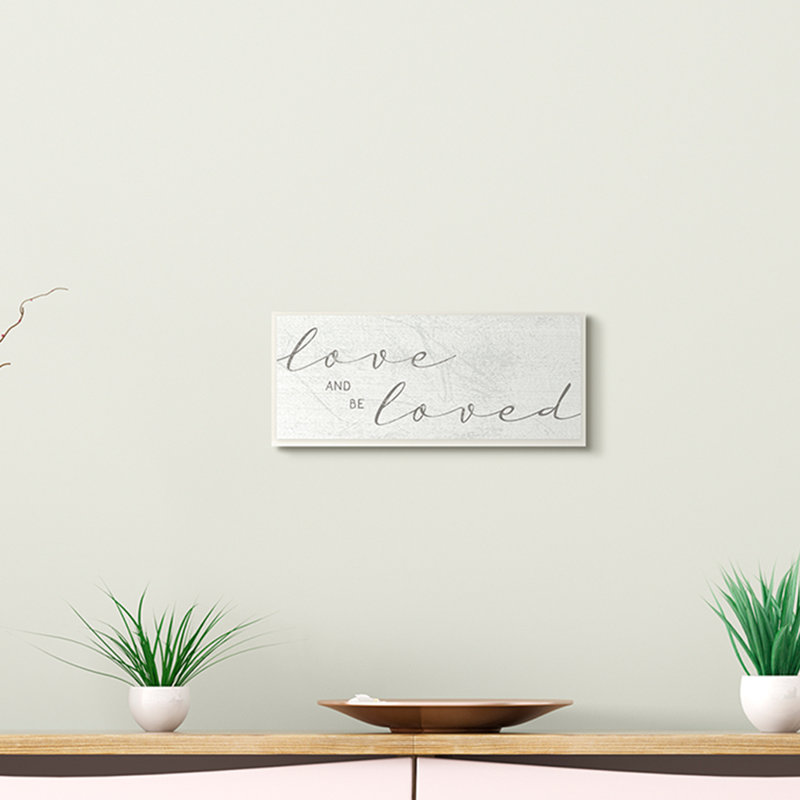 «Love And Be Love» par Daphne Polselli - Art textuel sur toile, H 7 po x l 17 po, Plaque de bois