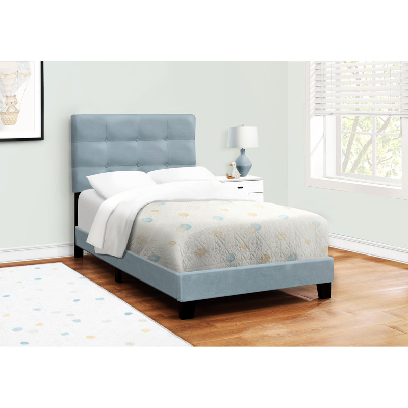 Lit plateforme simple en velours bleu pour une chambre à coucher moderne