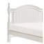 Lit double en bois blanc pour chambre à coucher traditionnelle avec repose-pieds et lattes-480797974