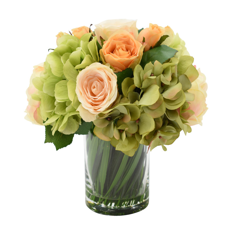 Arrangements floraux mixtes dans un vase